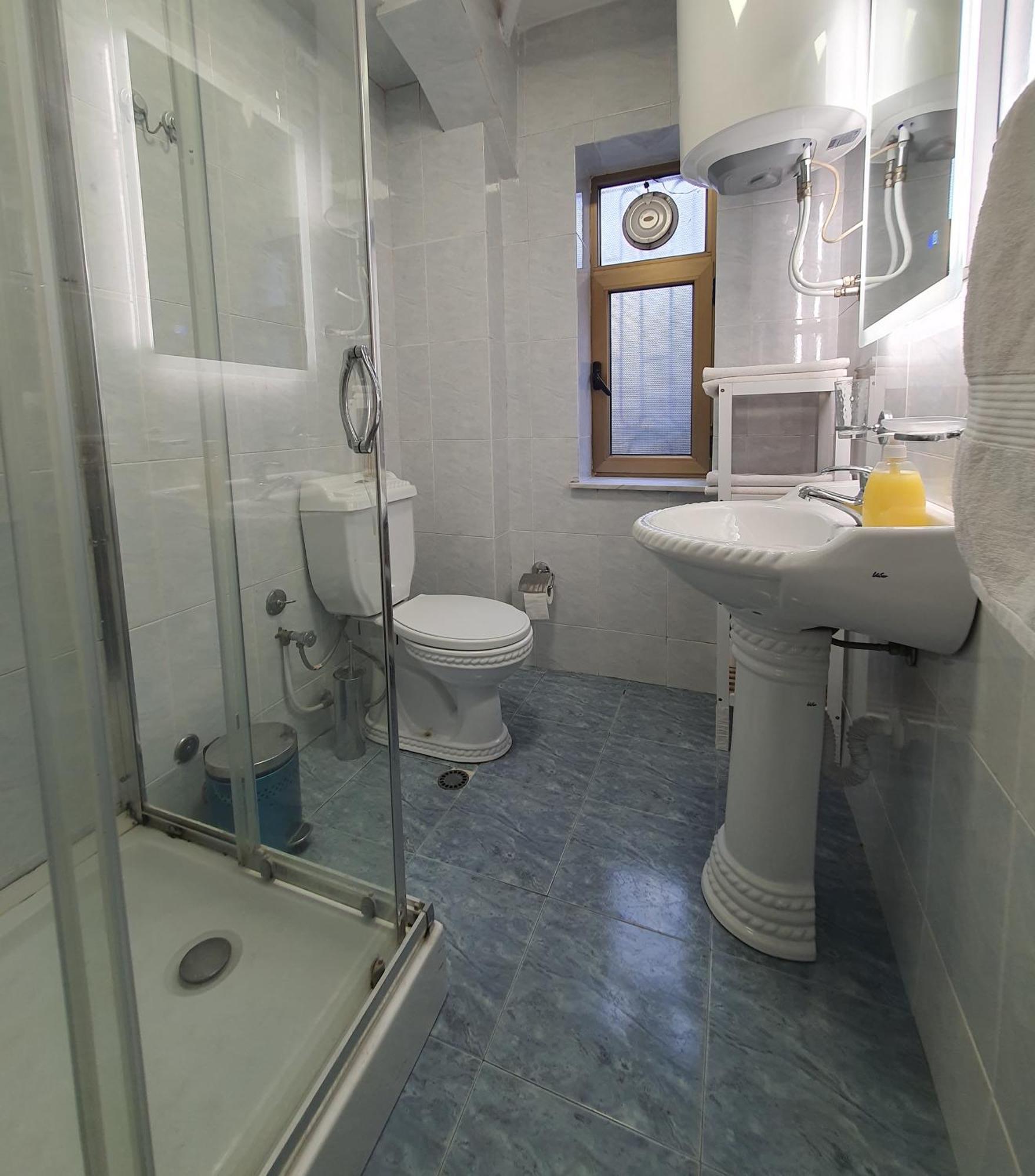 Central Home Away From Home Shkodër エクステリア 写真